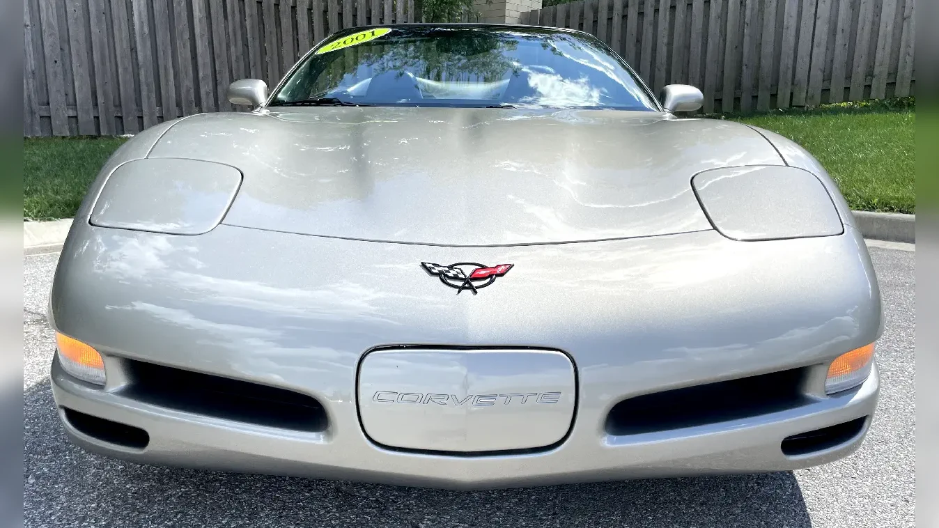 Corvette Generations/C5/C5 2001 Silver front.webp